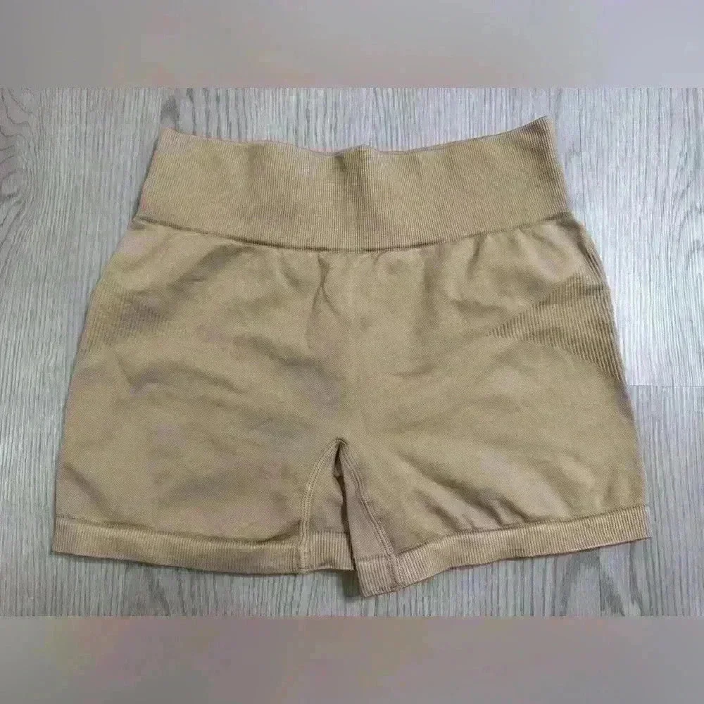 Saski‎ Collection Women's Brown and Tan Shorts Size S